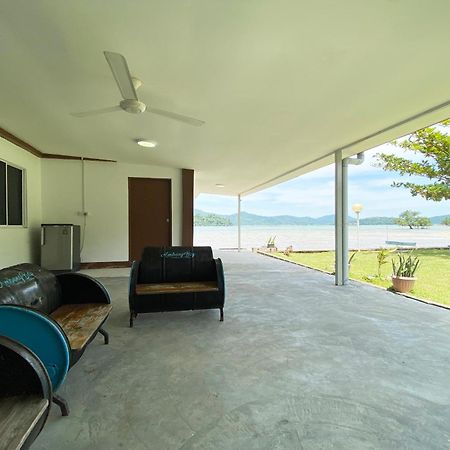 מלון קוטה קינבלו Oyo 90317 Ambong Bay Resthouse מראה חיצוני תמונה